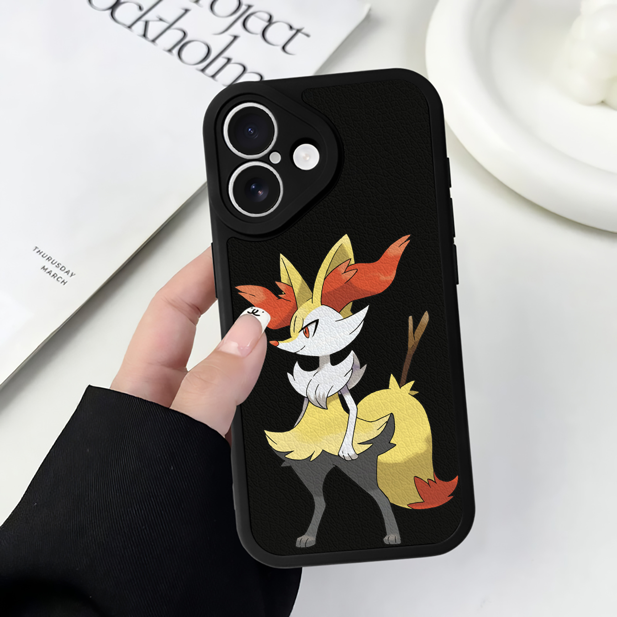（画像用） ポケットモンスター Pokémon 【iPhone 16シリーズ対応】シリコンスマホケース（レザー調） 材質：シリコン